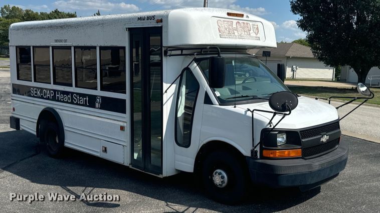 image for item DX1255 2009 Chevrolet Express 3500 shuttle bus