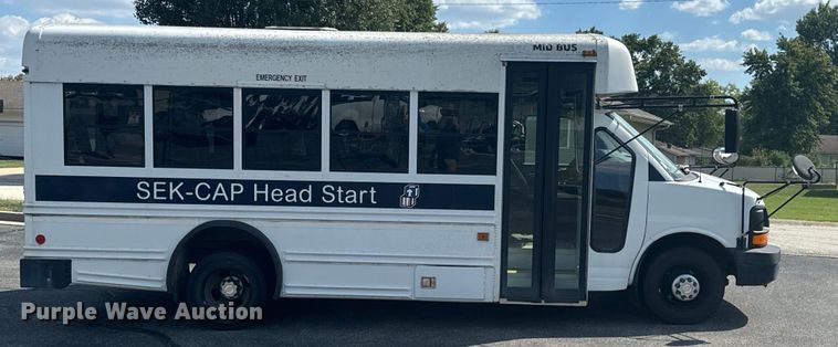 image for item DX1255 2009 Chevrolet Express 3500 shuttle bus