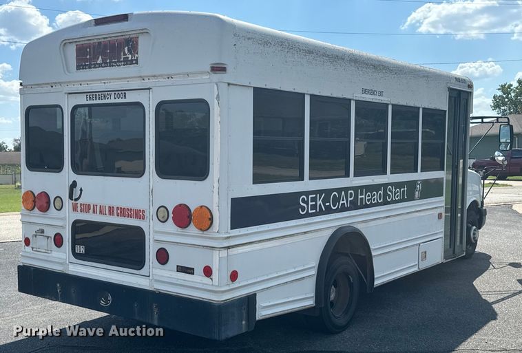 image for item DX1255 2009 Chevrolet Express 3500 shuttle bus