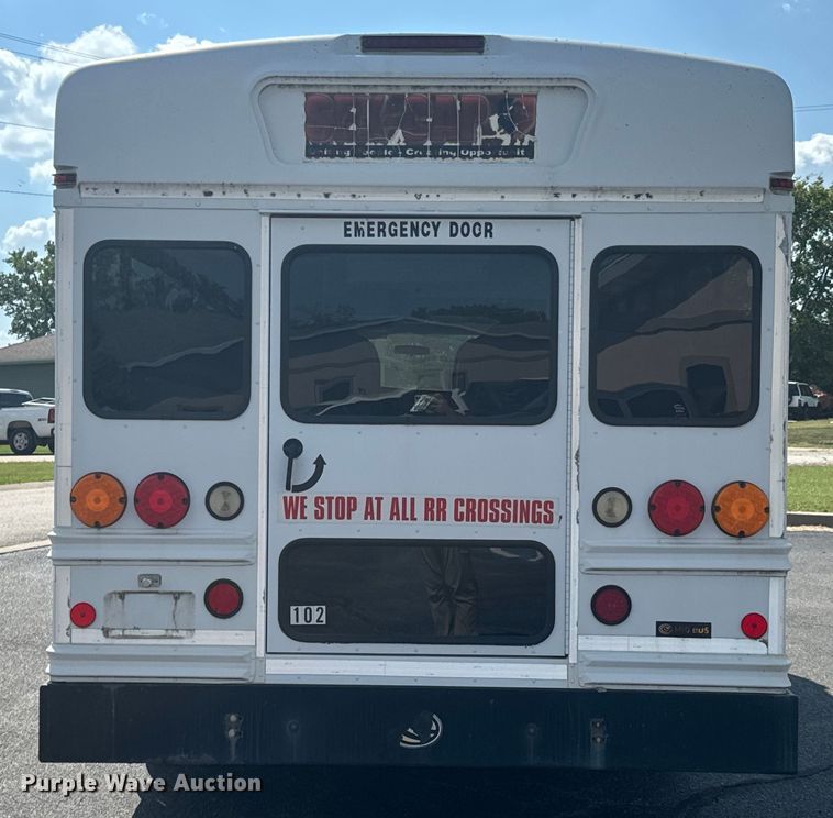 image for item DX1255 2009 Chevrolet Express 3500 shuttle bus