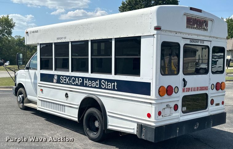 image for item DX1255 2009 Chevrolet Express 3500 shuttle bus