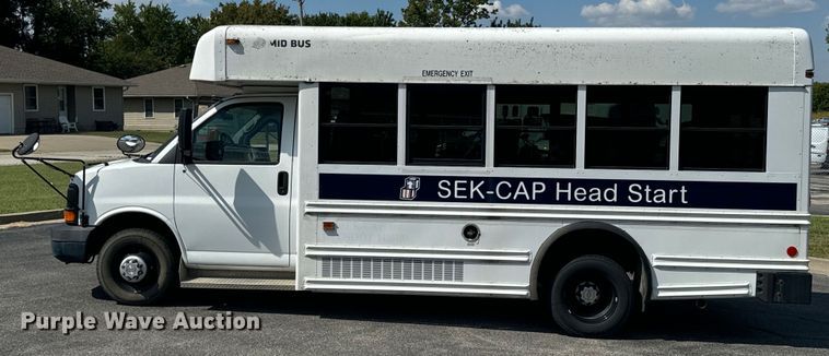 image for item DX1255 2009 Chevrolet Express 3500 shuttle bus