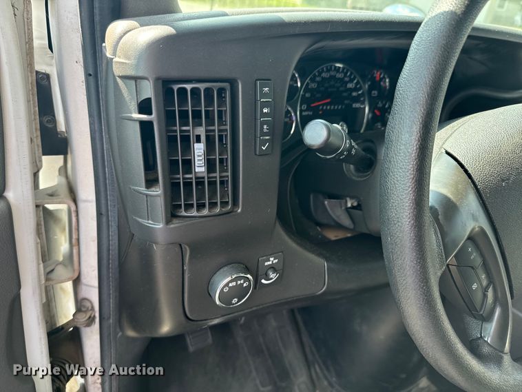 image for item DX1255 2009 Chevrolet Express 3500 shuttle bus