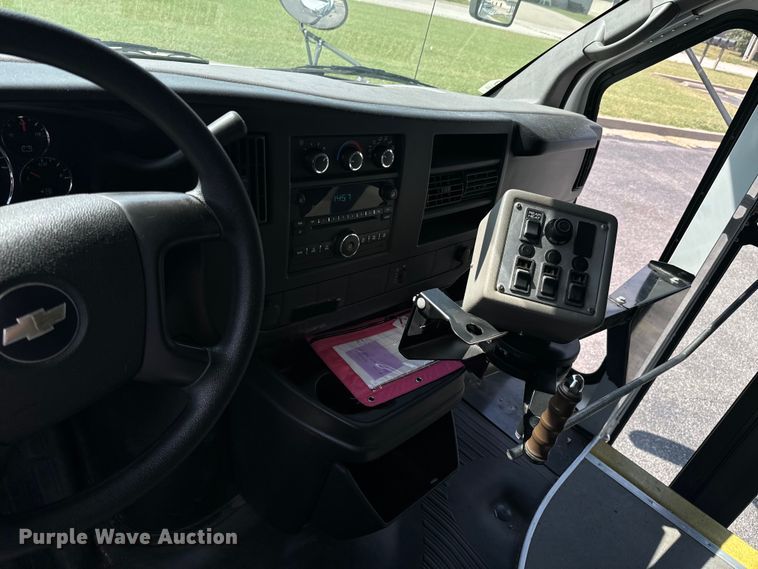 image for item DX1255 2009 Chevrolet Express 3500 shuttle bus