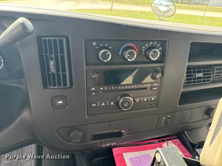 image for item DX1255 2009 Chevrolet Express 3500 shuttle bus