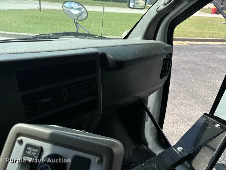 image for item DX1255 2009 Chevrolet Express 3500 shuttle bus