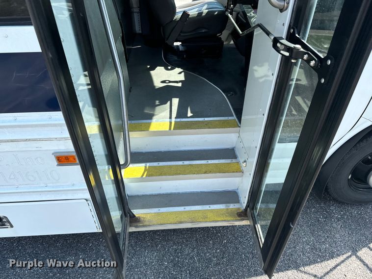 image for item DX1255 2009 Chevrolet Express 3500 shuttle bus