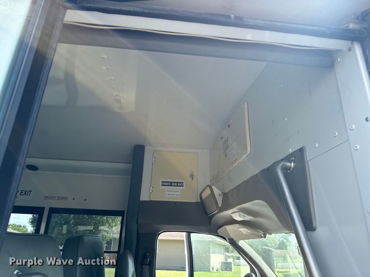 image for item DX1255 2009 Chevrolet Express 3500 shuttle bus