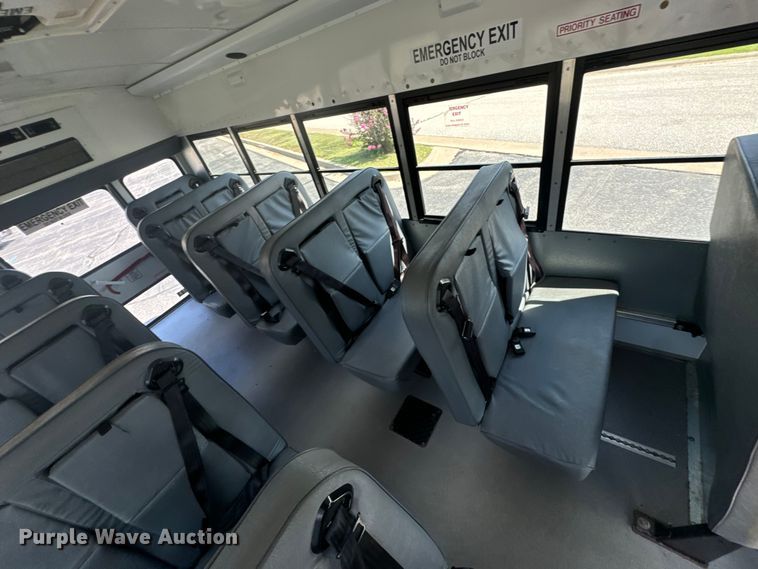 image for item DX1255 2009 Chevrolet Express 3500 shuttle bus