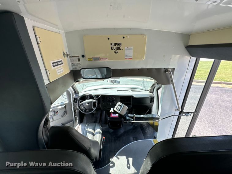 image for item DX1255 2009 Chevrolet Express 3500 shuttle bus