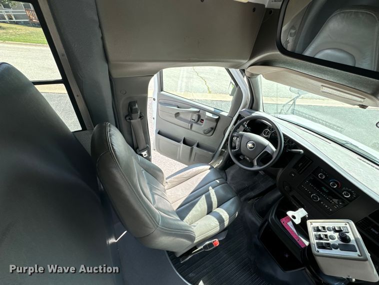 image for item DX1255 2009 Chevrolet Express 3500 shuttle bus