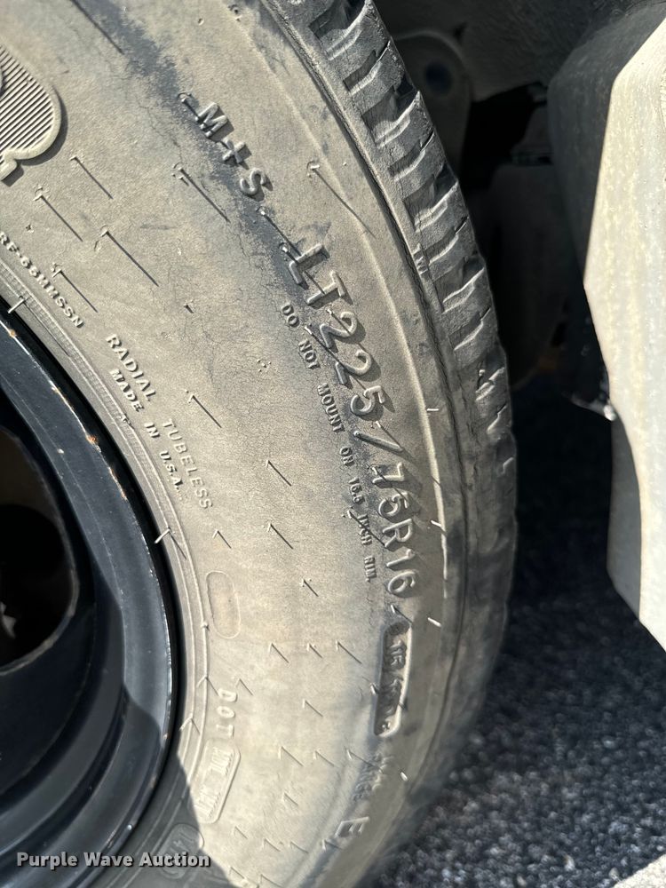 image for item DX1255 2009 Chevrolet Express 3500 shuttle bus