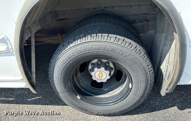 image for item DX1255 2009 Chevrolet Express 3500 shuttle bus