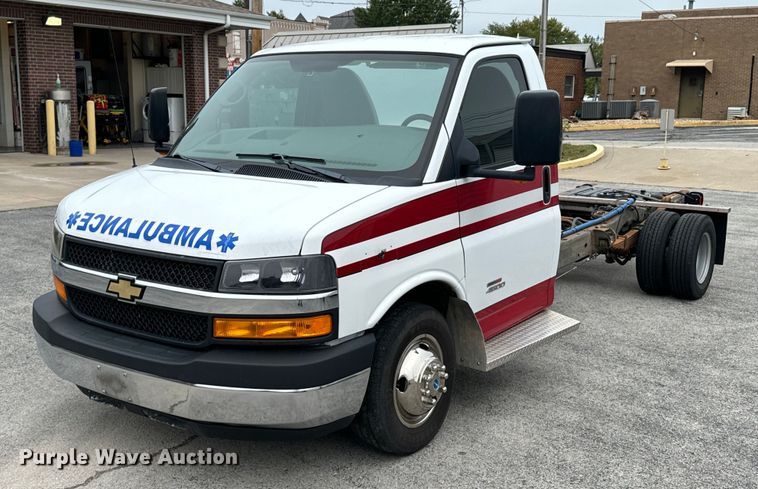 image for item DX1275 2013 Chevrolet Express 4500 truck cab and chassis