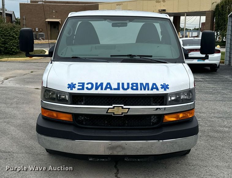 image for item DX1275 2013 Chevrolet Express 4500 truck cab and chassis