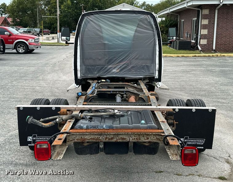 image for item DX1275 2013 Chevrolet Express 4500 truck cab and chassis