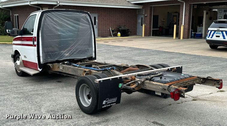 image for item DX1275 2013 Chevrolet Express 4500 truck cab and chassis