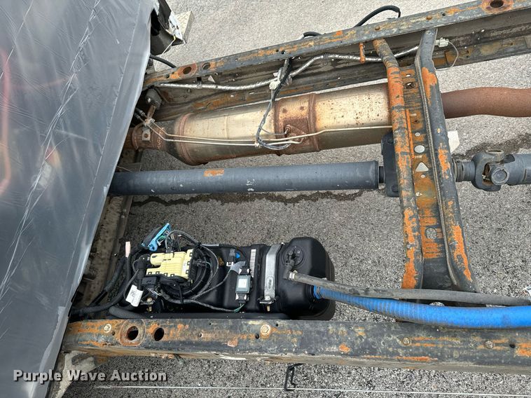 image for item DX1275 2013 Chevrolet Express 4500 truck cab and chassis