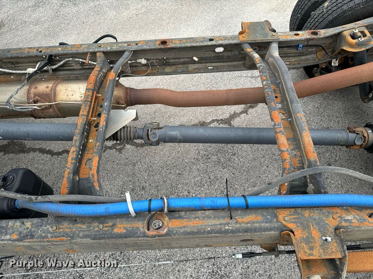 image for item DX1275 2013 Chevrolet Express 4500 truck cab and chassis