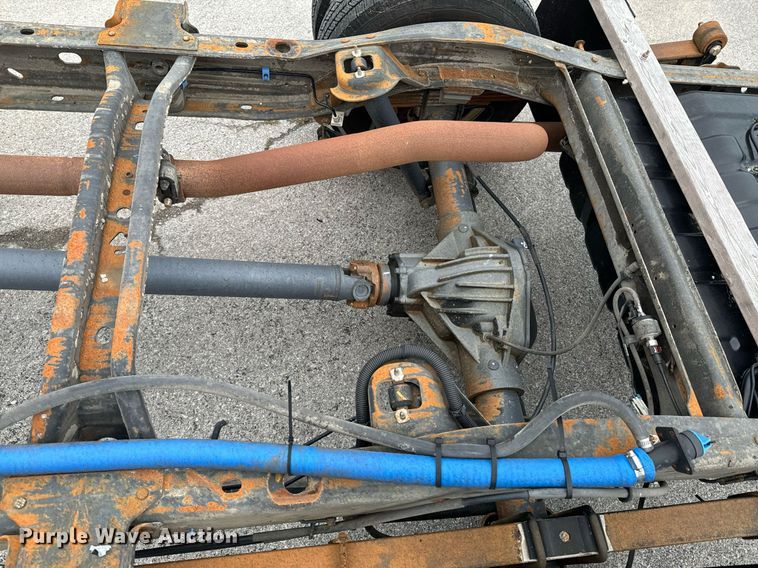 image for item DX1275 2013 Chevrolet Express 4500 truck cab and chassis