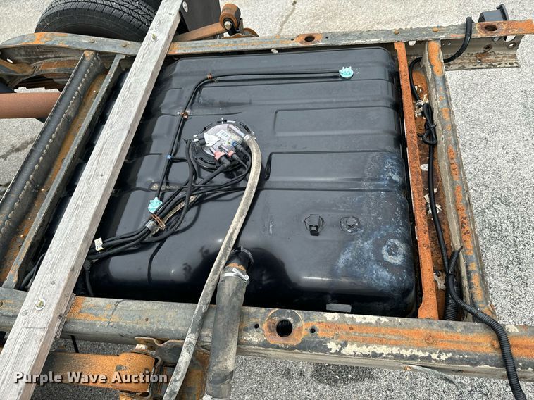 image for item DX1275 2013 Chevrolet Express 4500 truck cab and chassis