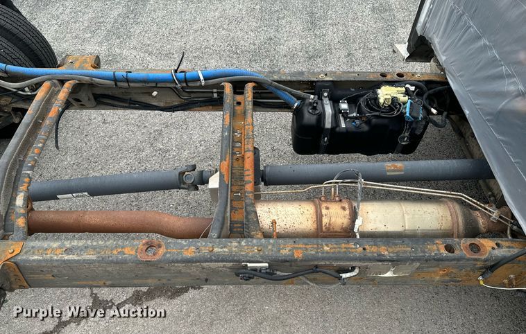 image for item DX1275 2013 Chevrolet Express 4500 truck cab and chassis