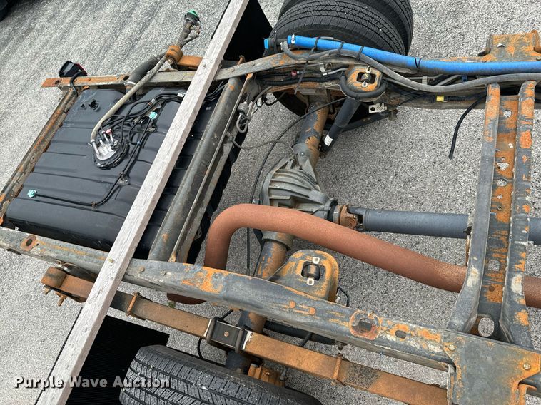 image for item DX1275 2013 Chevrolet Express 4500 truck cab and chassis