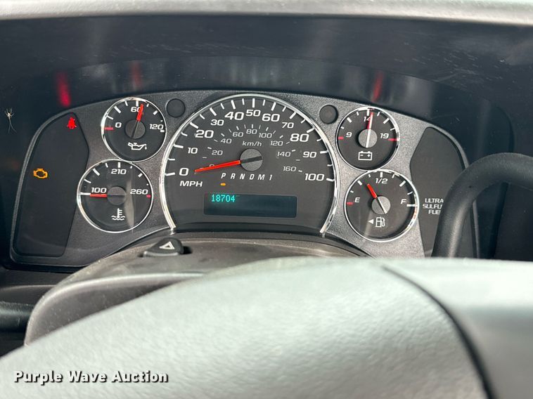 image for item DX1275 2013 Chevrolet Express 4500 truck cab and chassis