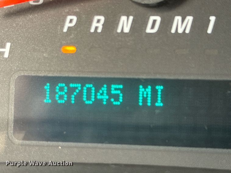 image for item DX1275 2013 Chevrolet Express 4500 truck cab and chassis