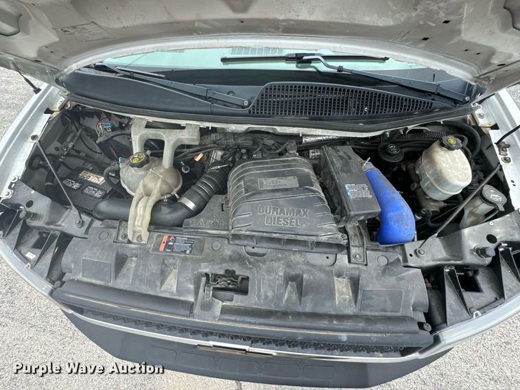 image for item DX1275 2013 Chevrolet Express 4500 truck cab and chassis