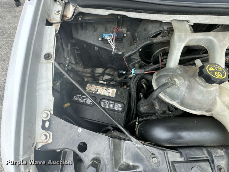 image for item DX1275 2013 Chevrolet Express 4500 truck cab and chassis