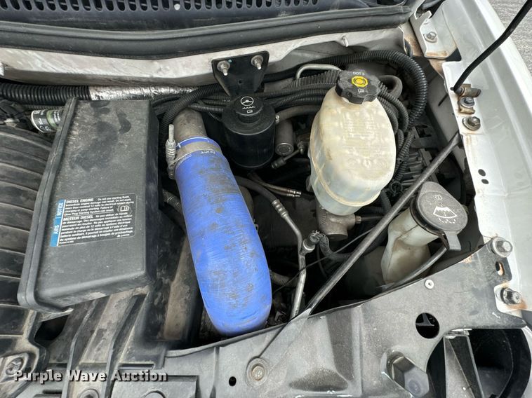 image for item DX1275 2013 Chevrolet Express 4500 truck cab and chassis