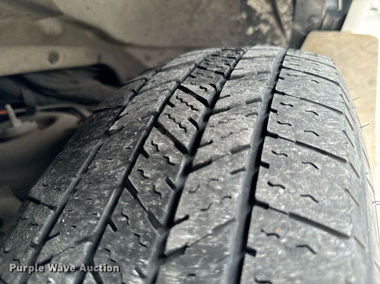 image for item DX1275 2013 Chevrolet Express 4500 truck cab and chassis