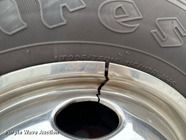 image for item DX1275 2013 Chevrolet Express 4500 truck cab and chassis