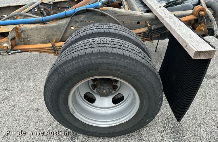 image for item DX1275 2013 Chevrolet Express 4500 truck cab and chassis