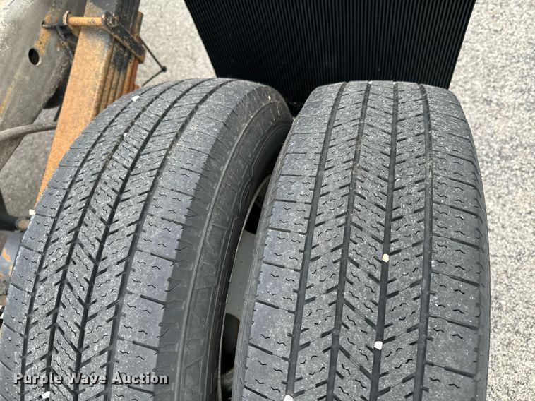 image for item DX1275 2013 Chevrolet Express 4500 truck cab and chassis