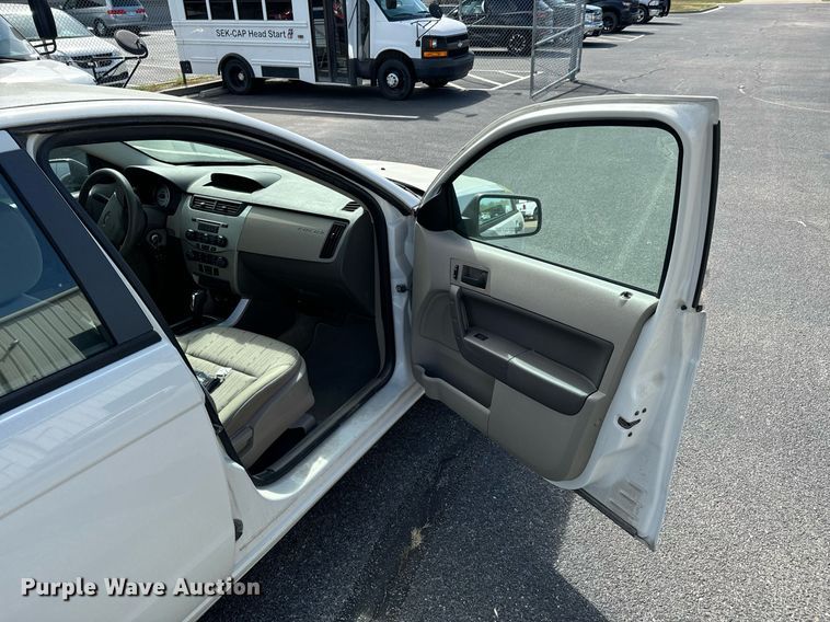 image for item DX1289 2009 Ford Focus SE 