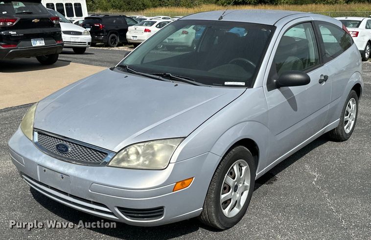 image for item DX1290 2005 Ford Focus ZX3 SE 