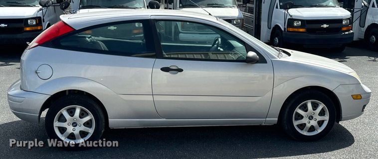 image for item DX1290 2005 Ford Focus ZX3 SE 