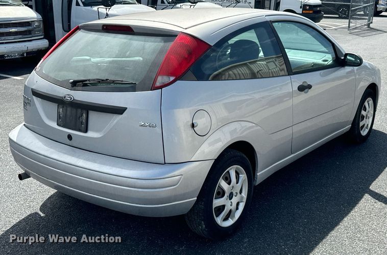 image for item DX1290 2005 Ford Focus ZX3 SE 