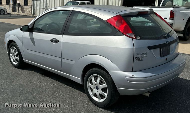 image for item DX1290 2005 Ford Focus ZX3 SE 