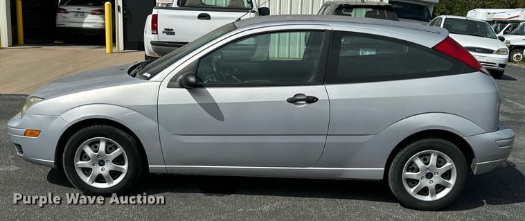 image for item DX1290 2005 Ford Focus ZX3 SE 