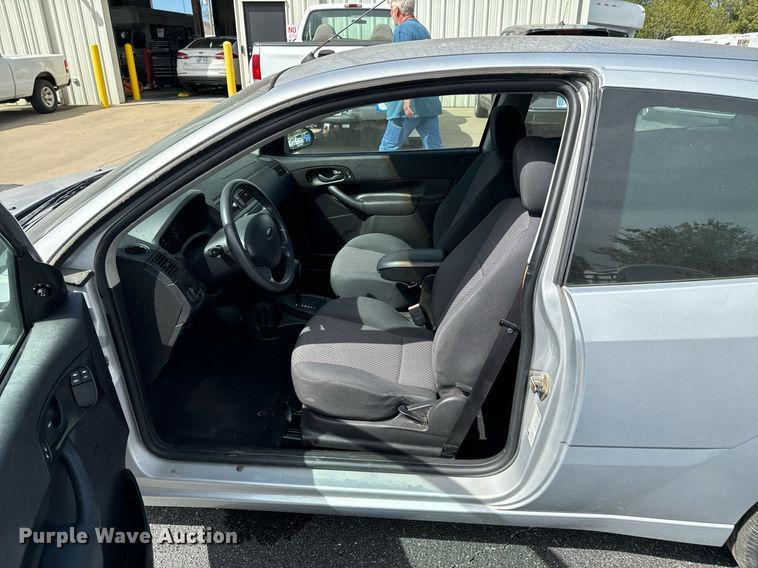 image for item DX1290 2005 Ford Focus ZX3 SE 