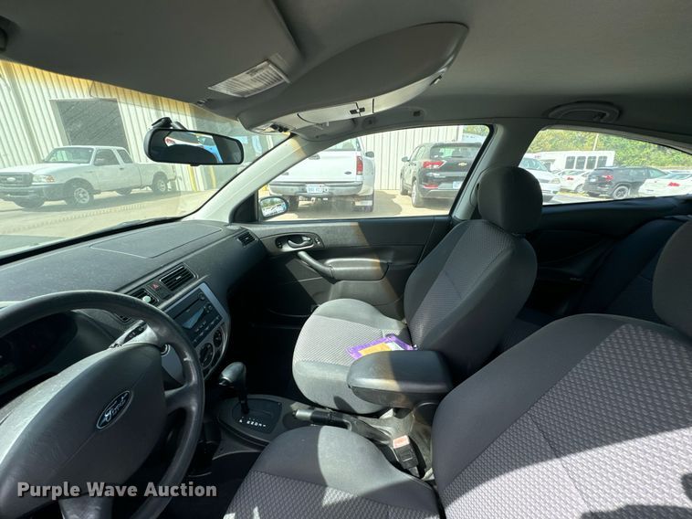 image for item DX1290 2005 Ford Focus ZX3 SE 