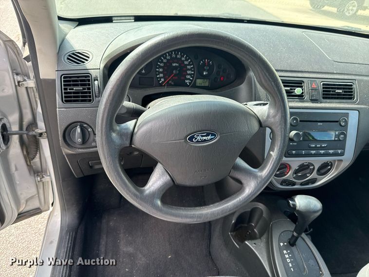 image for item DX1290 2005 Ford Focus ZX3 SE 