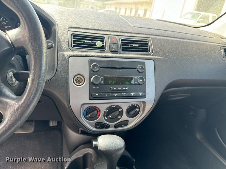 image for item DX1290 2005 Ford Focus ZX3 SE 