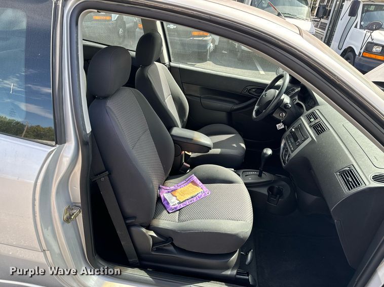 image for item DX1290 2005 Ford Focus ZX3 SE 