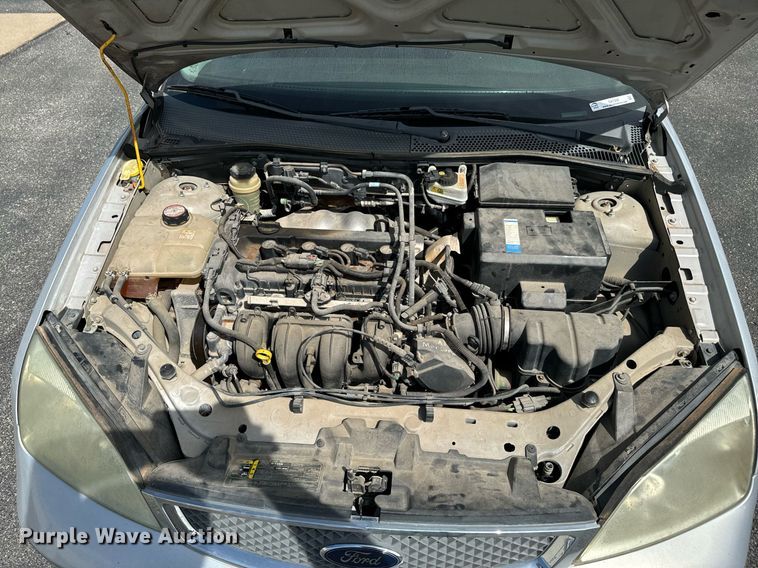 image for item DX1290 2005 Ford Focus ZX3 SE 