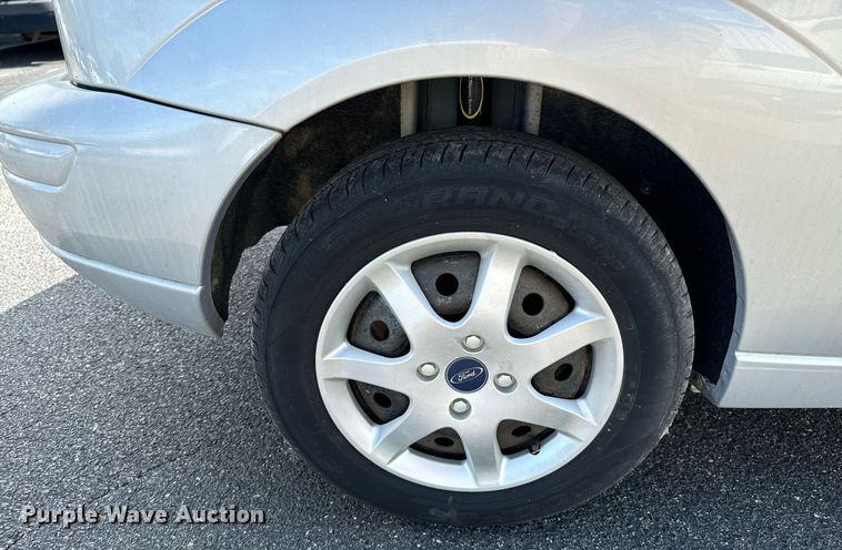 image for item DX1290 2005 Ford Focus ZX3 SE 