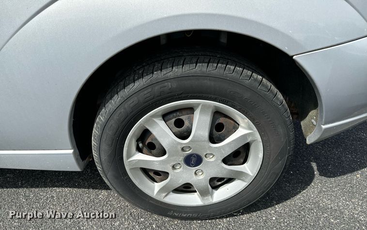 image for item DX1290 2005 Ford Focus ZX3 SE 